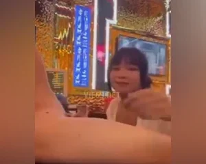 Bú cu anh khách trong phòng hát Karaoke anh bo 5 xị