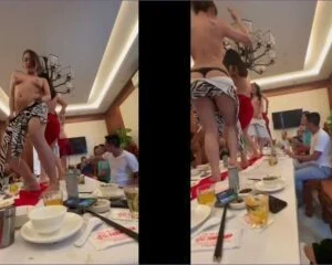 Các em gái nhảy khỏa thân trên bàn tiệc