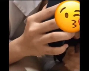 Con đang học nhóm mà mẹ cứ gọi