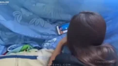 Đang chơi đánh bài thì bị anh tụt quần nhét cặc vào bím