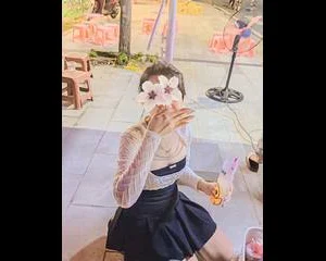 Em gái mưa