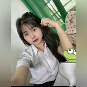 Em Huyền 2k5 cực xinh xắn chat sex show hàng với bạn trai
