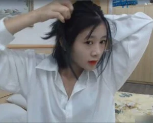Em nữ sinh chăm ngoan học giỏi show hàng