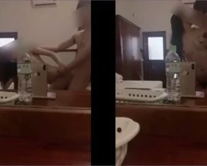 Em sinh viên tự quay phim rên la trước gương lúc doggy