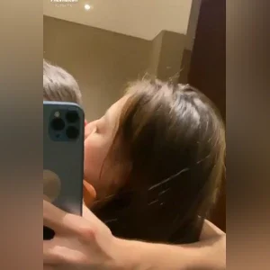 Hôn hít đút đít em ghẹ hot girl trong phòng vệ sinh này ngày phải đụ chục lần
