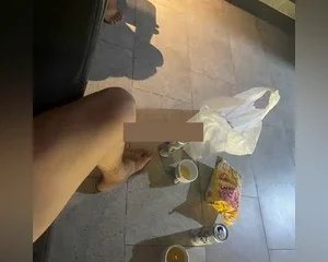 Làm vài lon bia cho ấm người rồi ta vào cuộc vui thác loạn