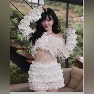MC Minh Anh,ban ngày cầm mic dẫn chương trình, tối về lại cầm mic bằng thịt để sướng