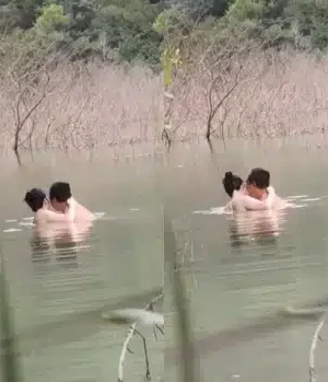 Quay được cảnh cặp đôi mò cua bắt cá dưới ao