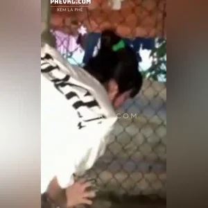 Rủ con bạn thân ra ngoài lán chăn bò chơi tiện thể phập nó luôn