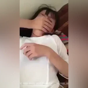 Sang thăm bạn mà bạn mặc đồ chill quá làm liều địt luôn cả bạn