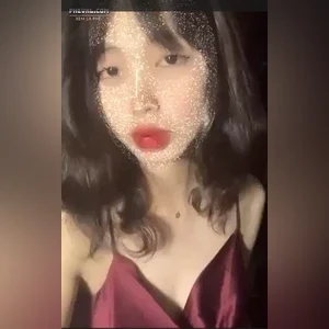 Thanh niên phát hiện con bạn cùng lớp live show hàng trên app