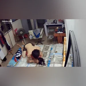 Vợ chồng trẻ sinh hoạt tình dục bị camera ghi lại